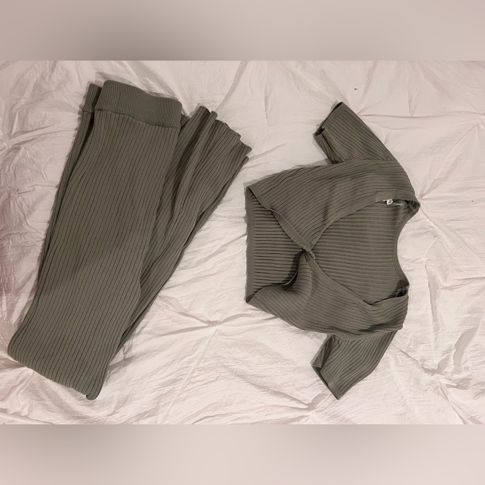 Glassons Green stretchy comfy set